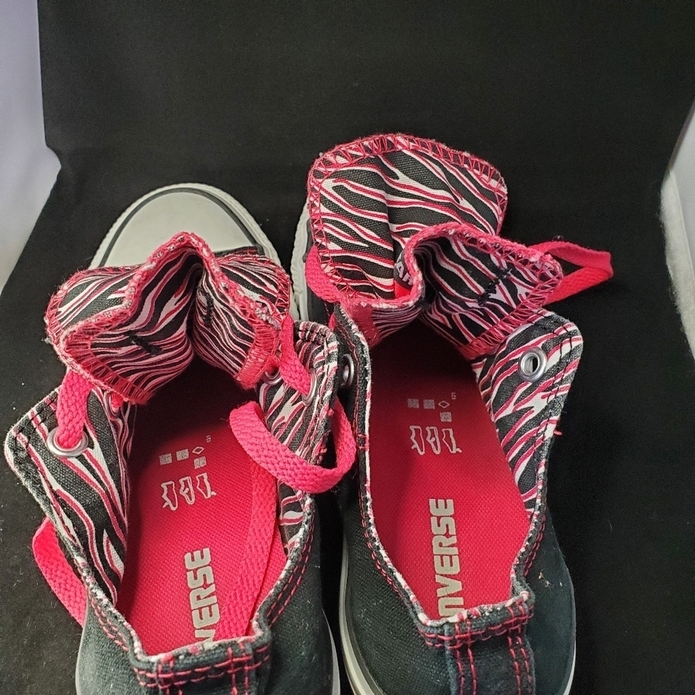 Converse Black and Pink SZ 7 - Picture 4 of 8